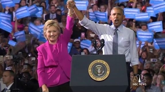 Bà Clinton và ông Obama tại North Carolina - Ảnh: NBC