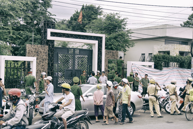 Vụ thảm sát xảy ra tại căn biệt thự trên quốc lộ 13, thuộc xã Minh Hưng, huyện Chơn Thành, tỉnh Bình Phước vào rạng sáng ngày 7-7-2015 khiến 6 người trong một gia đình thiệt mạng - Ảnh: Xuân An