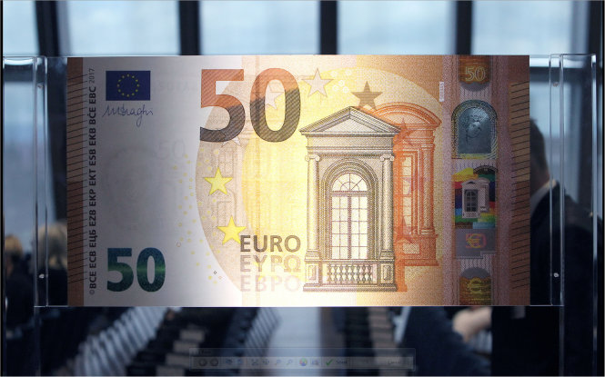 Tờ tiền giấy mệnh giá 50 euro mới được giới thiệu với công chúng tại trụ sở của ECB ở Frankfurt (Đức) - Ảnh: Reuters