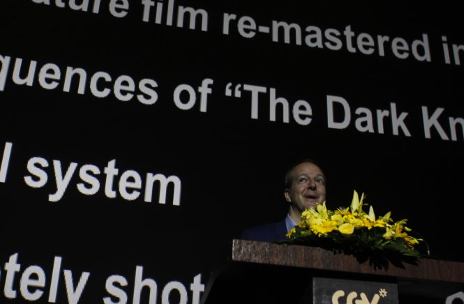 Ông John Schreiner - Phó chủ tịch tập đoàn Imax toàn cầu có mặt tại lễ khai trương CGV Hoàng Văn Thụ cho thấy sự quan tâm của tập đoàn này đến thị trường VN.