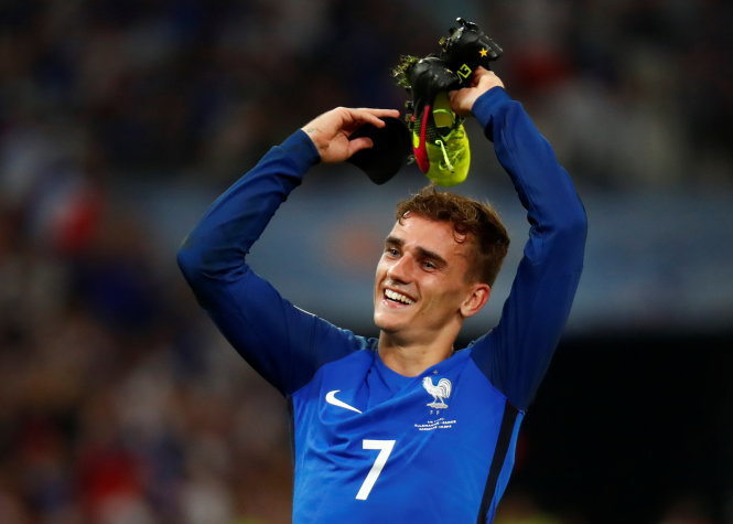 Niềm vui của Griezmann sau khi giúp Pháp giành quyền vào chung kết Euro 2016 - Ảnh REUTERS