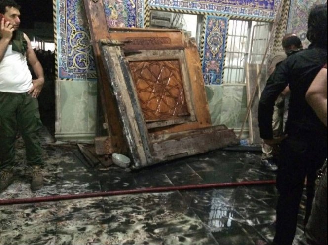 Hiện trường bên trong khu lăng mộ sau vụ tấn công của IS - Ảnh: Twitter