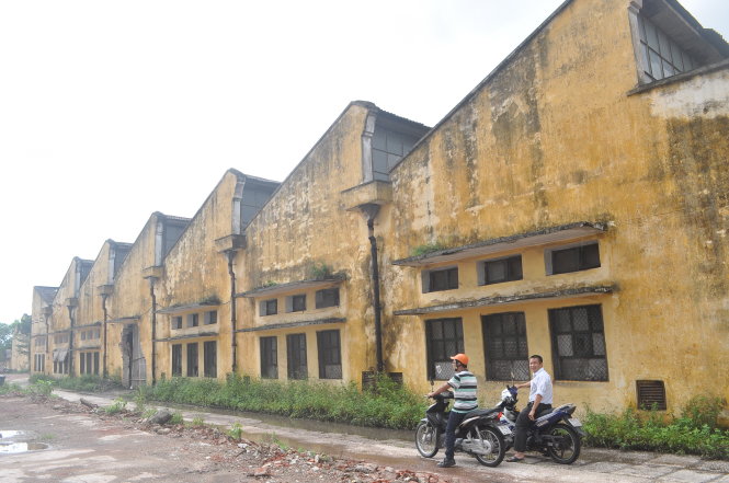 Một phần nhà xưởng của Nhà máy dệt Nam Định chưa bị dỡ bỏ (ảnh chụp chiều 6-7) - Ảnh: V.V.TUÂN