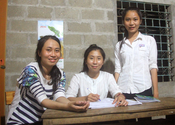 Dù khó khăn nhưng ba chị em Thảo Nguyên vẫn quyết tâm học giỏi để thực hiện mơ ước của mình
  - Ảnh: N.LINH