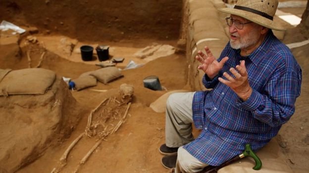 Giáo sư khảo cổ học Lawrence E. Stager là một trong những người điều hành chương trình khai quật - Ảnh: Reuters