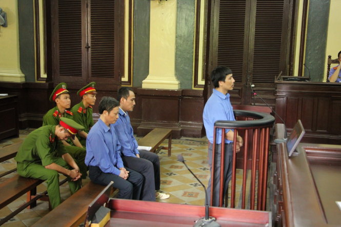 Các bị cáo tại phiên tòa xét xử - Ảnh: MINH BẰNG
