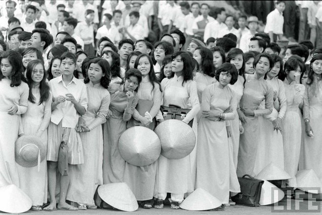 Nữ sinh Sài Gòn đầu thập niên 60- Ảnh: LIFE