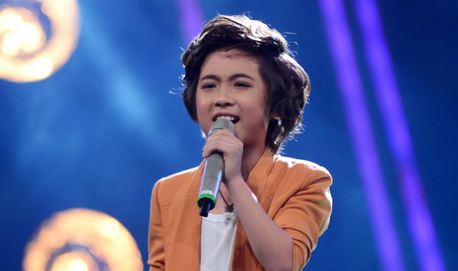 Gia Khiêm hát Sau tất cả tại Vietnam Idol Kids - Ảnh: Quang Định
