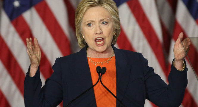 Bà Hillary Clinton gặp nhiều sóng gió vì chuyện sử dụng email cá nhân cho các trao đổi công việc thời gian làm ngoại trưởng Mỹ - Ảnh: Getty Images
