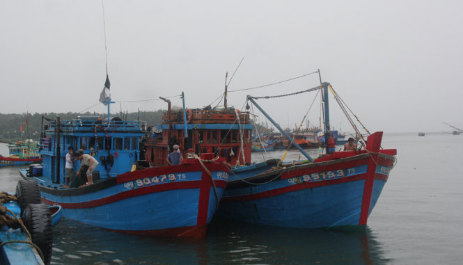 Tàu cá QNg 90479 cập cảng Sa Kỳ ngày 20-6-2015 sau khi bị tàu Trung Quốc tấn công - Ảnh:  TRẦN MAI