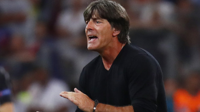 HLV Low sẽ tiếp tục dẫn dắt tuyển Đức trong chiến dịch vòng loại World Cup 2018. Ảnh: Reuters