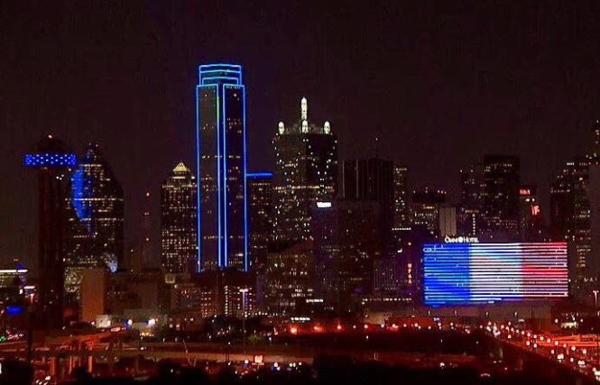 Twitter của Natalie chia sẻ hình ảnh với lời nhắn: Dallas đêm nay. Màu xanh cho chúng ta. Màu đỏ, trắng và xanh lam cho nước Pháp. Nỗi buồn nhân đôi. Cầu nguyện cho Nice.