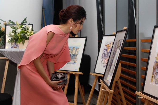 Buổi ra mắt còn đồng thời là triển lãm những bức vẽ do chính Amanda Huỳnh thực hiện - Ảnh Thành Nhân