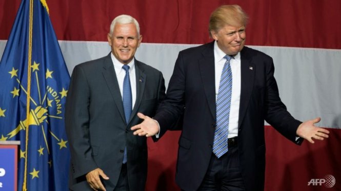 Ứng cử viên Donald Trump (phải) và thống đốc bang Indiana Mike Pence - Ảnh: AFP