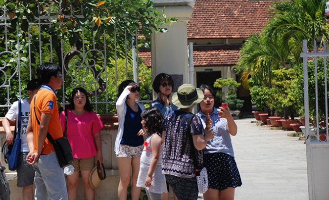 Dù lượng khách Trung Quốc đến Đà Nẵng tăng mạnh thời gian gần đây nhưng doanh thu du lịch địa phương không tăng tương xứng - Ảnh : V.HÙNG