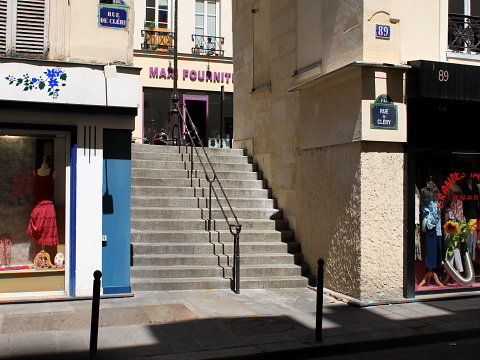 Đường Degrés nhìn từ đường Cléry - Ảnh: Paris inconnu