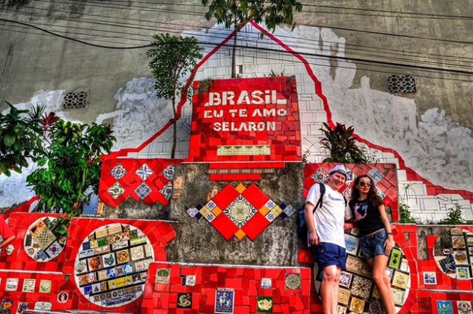 Tới nay, Bậc thang Selaron là một điểm du lịch khá thu hút của thành phố Rio de Janeiro. Nó xuất hiện trên rất nhiều tạp chí, báo đài, chương trình quốc tế và cả phim tài liệu, đồng thời hiện diện trên các quảng cáo cho sản phẩm như American Express, Coca Cola, Kellogg’s Corn Flakes, Time và Playboy. Đây cũng là bối cảnh cho vô số clip âm nhạc
