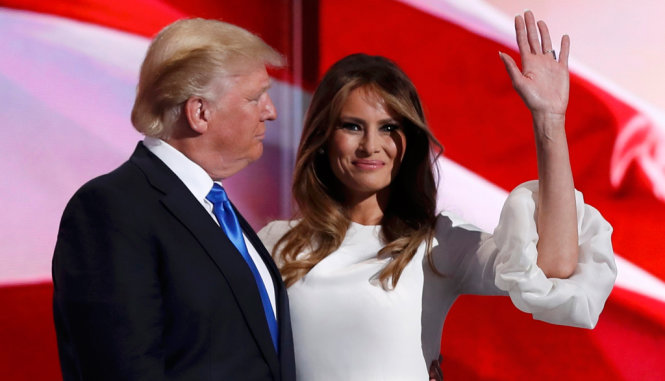 Bà Melania Trump và tỉ phú Donald Trump tại Đại hội Dảng Cộng hòa ngày 19-7 - Ảnh: REUTERS