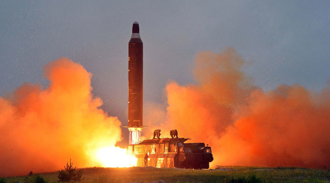 Các vụ thử tên lửa liên tiếp trong thời gian gần đây của Triều Tiên đang gây quan ngại cho công đồng quốc tế - Ảnh: REUTERS