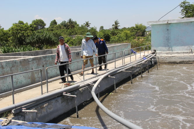 Nhà máy xử lý nước thải ở KCN Liên Chiểu, Đà Nẵng gây ô nhiễm mùi hôi bị người dân tiến hành bao vây phong tỏa- Ảnh: TRƯỜNG TRUNG.