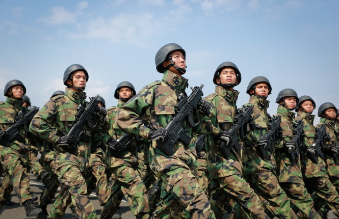 Lực lượng hải quân đánh bộ trong lễ kỷ niệm 60 năm thành lập Hải quân nhân dân Việt Nam - Ảnh: TIẾN THÀNH