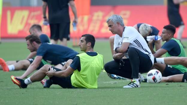Thầy trò HLV Mourinho tập luyện tại Trung Quốc. Ảnh: Getty Images