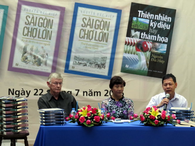  Nhà nghiên cứu Nguyễn Đức Hiệp (bìa phải) cùng TS Nguyễn Thị Hậu và ông Tim Doling tại buổi giao lưu. Ảnh: L.Điền