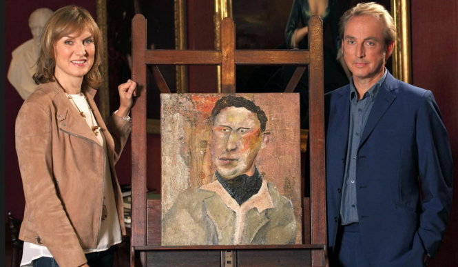 Hai người dẫn chương trình Fake or Fortune của BBC bên tác phẩm hội họa của Lucian Freud đã được họ xác thực tác giả - Ảnh: BBC