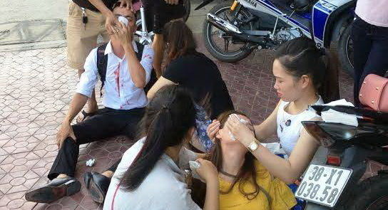 Chị Thúy và anh Tùng bị đánh trước quán karaoke - Ảnh người nhà nạn nhân cung cấp