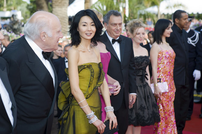 Cựu hoa hậu Hồng Kông cùng các thành viên BGK Cannes năm 2007 - Ảnh Getty