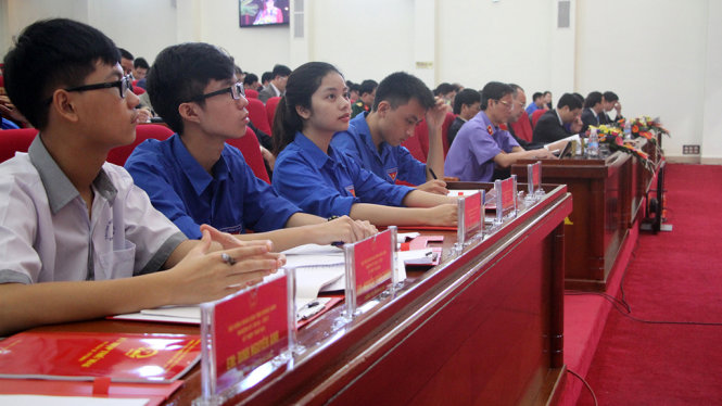 Có 50 học sinh, sinh viên, đoàn viên thanh niên tiêu biểu trên địa bàn thành phố Hạ Long đã được mời tham dự kỳ họp - Ảnh: ĐỨC HIẾU