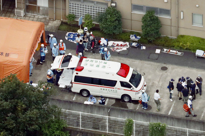 Bên ngoài hiện trường vụ tấn công bằng dao làm 19 người thiệt mạng tại Sagamihara, Nhật Bản ngày 26-7 - Ảnh: AP
