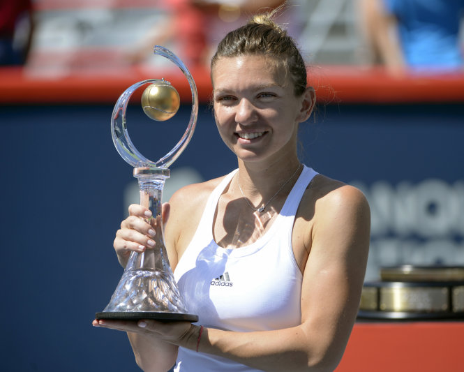 Halep nâng cao chức vô địch Roger Cup 2016. Ảnh: REUTERS