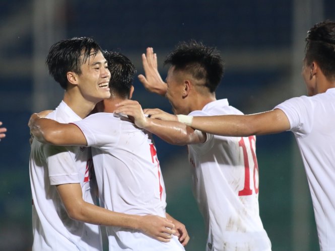 Đội tuyển VN có thể rơi vào bảng đấu khó khăn ở AFF CSuzuki Cup 2016. Ảnh: NGUYÊN KHÔI