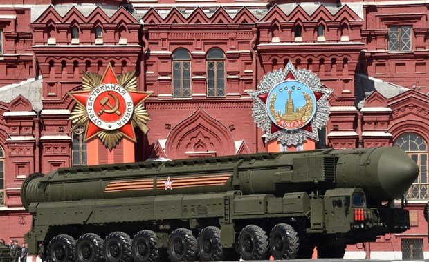Hệ thống tên lửa đạn đạo xuyên lục địa Yars RS-24 của Nga tham gia diễu hành tại Quảng trường Đỏ ngày 7-5-2015 - Ảnh: AFP