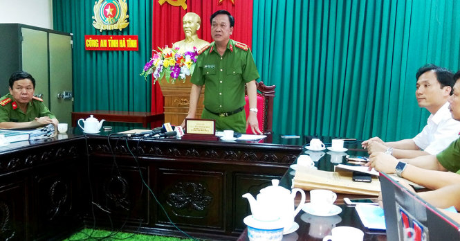 Đại tá Bùi Đình Quang – phó giám đốc Công an tỉnh Hà Tĩnh đại diện cho cơ cơ quan điều tra công bố khởi tố vụ án chôn lấp 100 tấn rác thải của Formoa