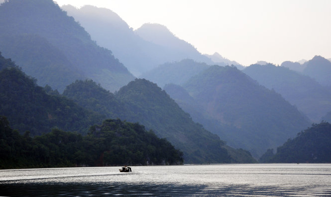 Vẻ đẹp huyền ảo của buổi chiều trên sông Đà - Ảnh: Thế Dũng