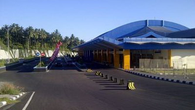 Sân bay Babulla - một trong hai sân bay bị đóng cửa vì tro núi lửa - Ảnh: IANS