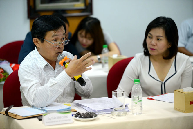Ông Phạm Ngọc Liên – giám đốc văn phòng đăng ký đất đai TP.HCM phát biểu tại tọa đàm Minh bạch thông tin trong dự án nhà ở sáng 4-8 tại báo Tuổi Trẻ - Ảnh: QUANG ĐỊNH