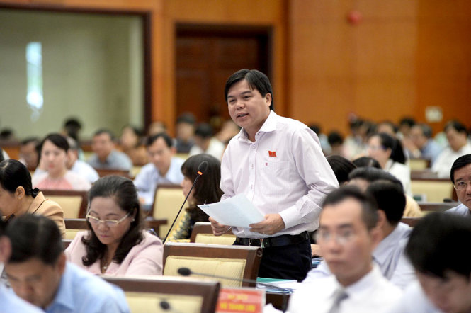 Đại biểu Tăng Hữu Phong, phát biểu tại kỳ họp - Ảnh: TỰ TRUNG