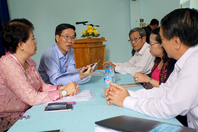 Ông Võ Văn Thưởng cùng các đại biểu nghe lãnh đạo TP Biên Hoà trình bày thêm về các vụ việc khiếu nại của dân.
