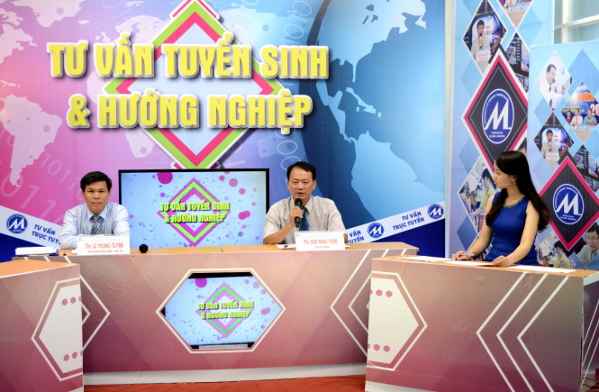 Trường ĐH Tài chính marketing tư vấn cho thí sinh trong Ngày hội tư vấn xét tuyển trực tuyến do Tuổi Trẻ tổ chức.
