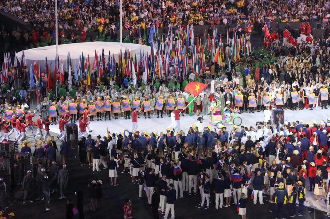 Quốc kỳ VN tung bay trên sân Maracana ở Olympic 2016 - Ảnh: H.Đ