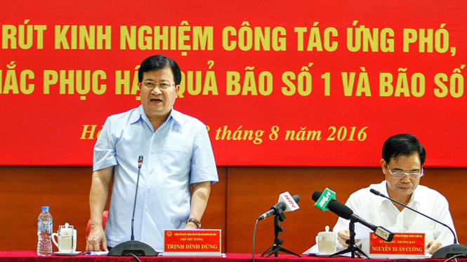 Phó thủ tướng Trịnh Đình Dũng khẳng định trong ứng phó với bão còn chủ quan, lúng túng - Ảnh: Nam Trần