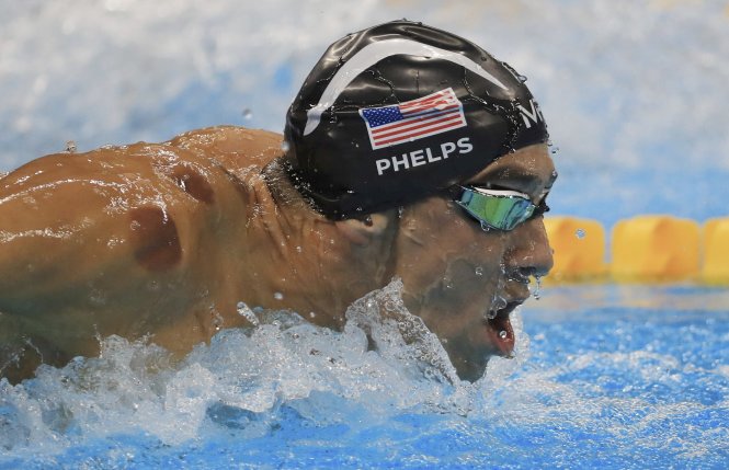 Michael Phelps trong đợt bơi chung kết. Ảnh: REUTERS