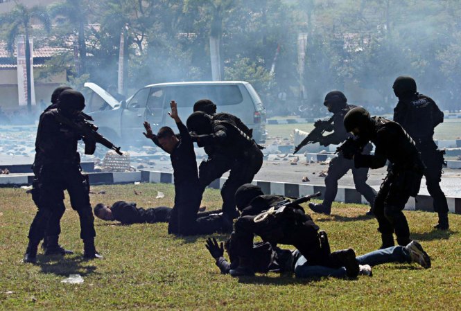 Lực lượng an ninh Indonesia diễn tập chống khủng bố - Ảnh: Jakarta Post