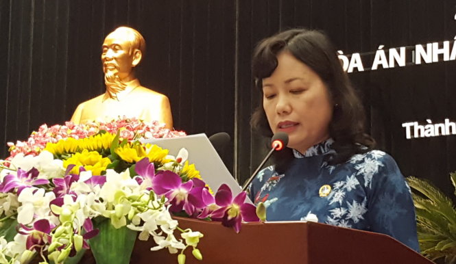 Bà Ung Thị Xuân Hương, Chánh án TAND TP.HCM phát biểu tại buổi lễ - Ảnh: HOÀNG ĐIỆP