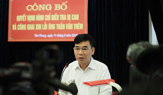 Ông Trần Văn Tuân - Phó chánh án toà án nhân dân cấp cao tại Hà Nội thay mặt cáo cơ quan tố tụng đọc lời xin lỗi ông Trần Văn Thêm