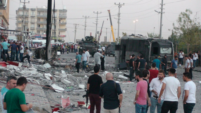 Hiện trường vụ đánh bom ở Kiziltepe - Ảnh: Reuters