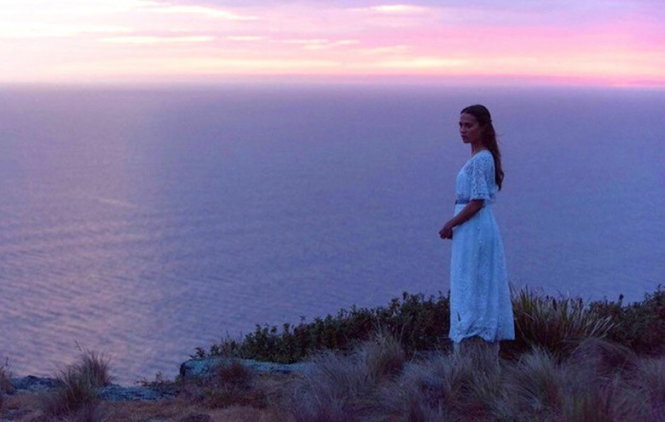 Alicia Vikander hi vọng có thêm đề cử Oscar thứ hai với bộ phim lãng mạn The light between oceans tranh giải ở Venice năm nay